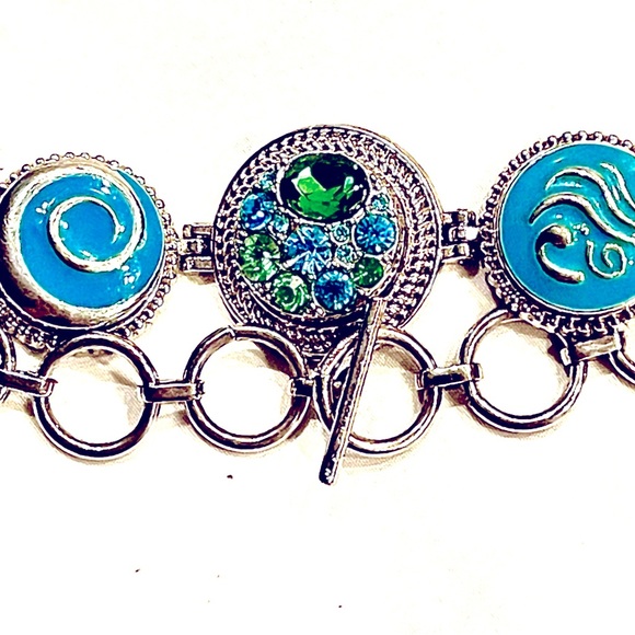 NON-Tarnish 3 Snap Toggle bracelet in Turquoise, Beautiful! Adjustable - Picture 1 of 3